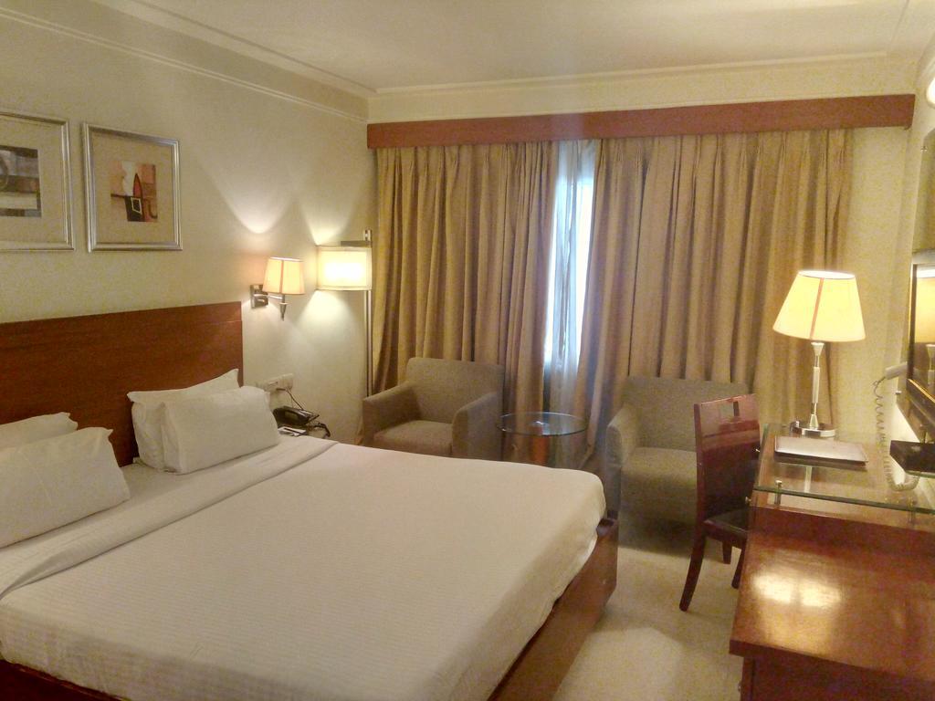 Hotel Hampshire Plaza Hyderabad Exterior foto