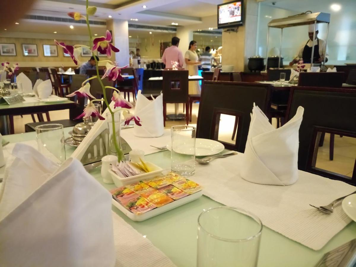 Hotel Hampshire Plaza Hyderabad Exterior foto