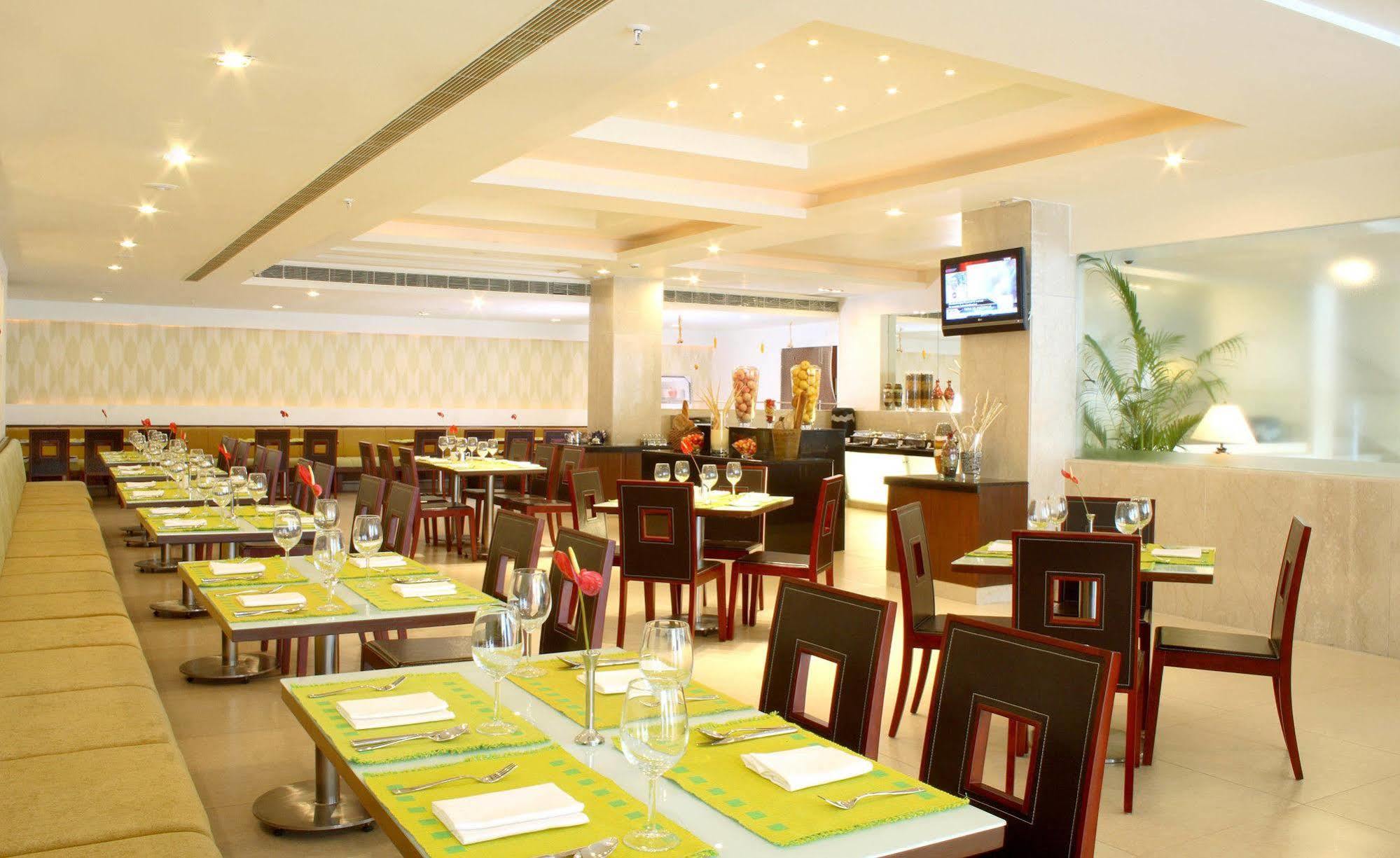 Hotel Hampshire Plaza Hyderabad Exterior foto