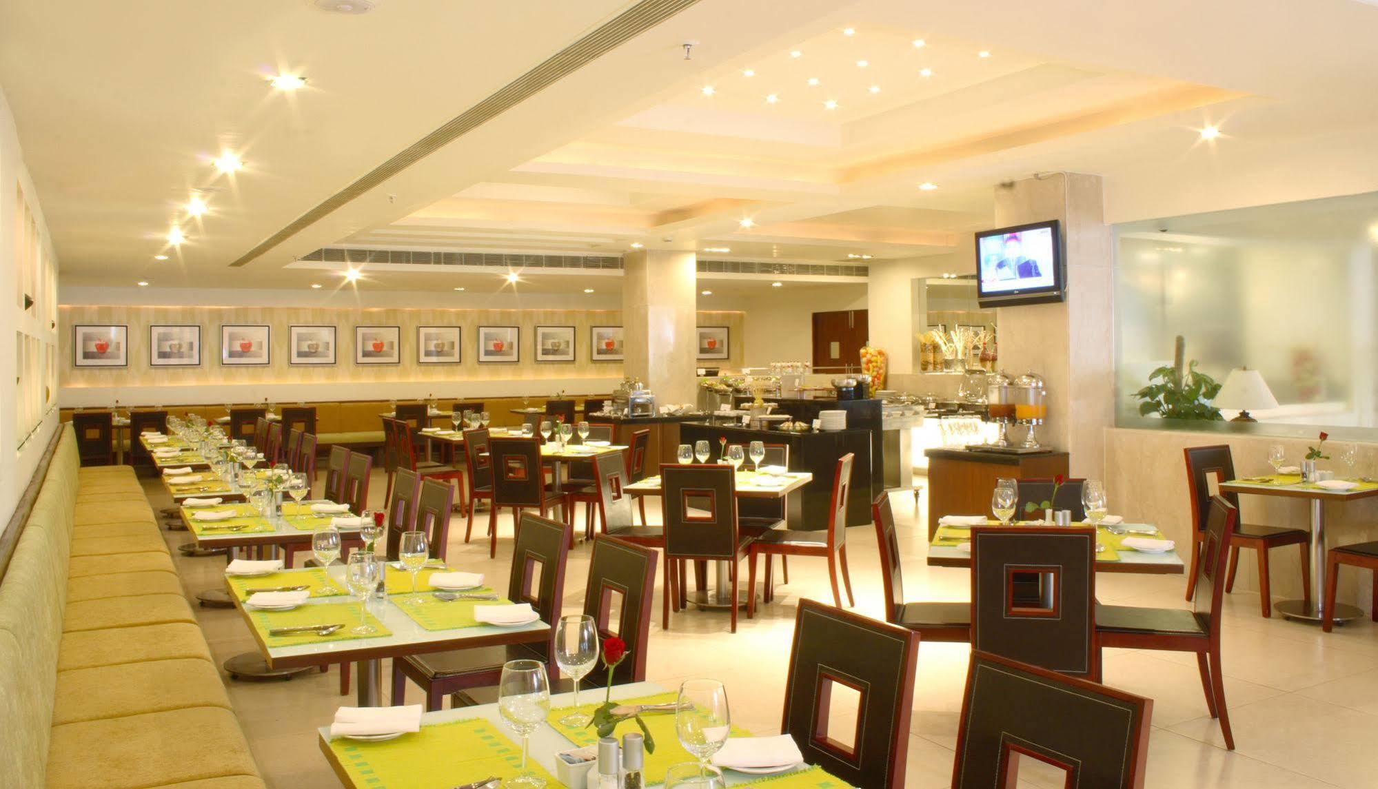 Hotel Hampshire Plaza Hyderabad Exterior foto